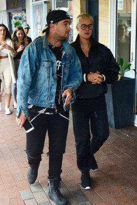 17.03 | Justin Bieber é fotografado em Sydney, na Austrália