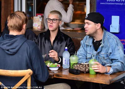 17.03 | Justin Bieber é fotografado em Sydney, na Austrália