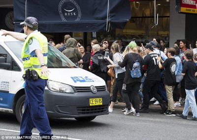 17.03 | Justin Bieber é fotografado em Sydney, na Austrália