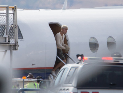19.03 | Justin Bieber é fotografado em um aeroporto em Queenstown, Nova Zelândia