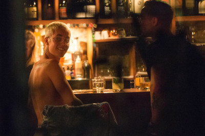 21.03 | Justin Bieber é fotografado em um bar em Arrowtown, na Nova Zelândia