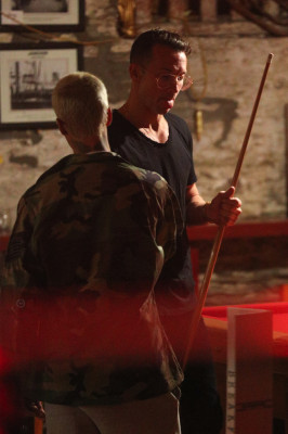21.03 | Justin Bieber é fotografado em um bar em Arrowtown, na Nova Zelândia