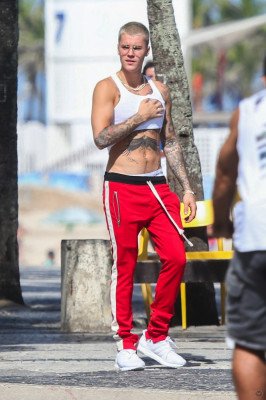 29.03 | Justin Bieber na praia de Ipanema, Rio de Janeiro