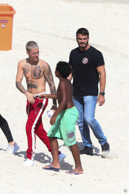29.03 | Justin Bieber na praia de Ipanema, Rio de Janeiro