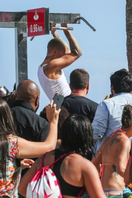 29.03 | Justin Bieber na praia de Ipanema, Rio de Janeiro