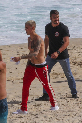 29.03 | Justin Bieber na praia de Ipanema, Rio de Janeiro