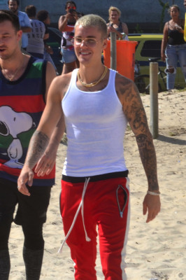 29.03 | Justin Bieber na praia de Ipanema, Rio de Janeiro