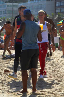 29.03 | Justin Bieber na praia de Ipanema, Rio de Janeiro
