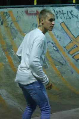 29.03 | Justin Bieber andando de skate no Aterro do Flamengo no Rio de Janeiro