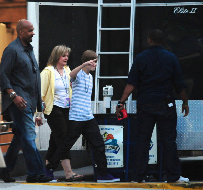 20.07 | Justin Bieber encontrando seu segurança em Los Angeles