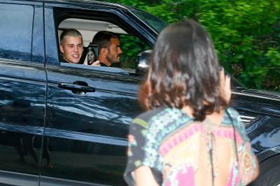 30.03 | Justin Bieber é fotografado na Pedra da Gávea no Rio de Janeiro