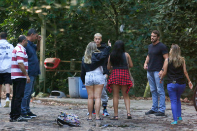30.03 | Justin Bieber é fotografado na Pedra da Gávea no Rio de Janeiro