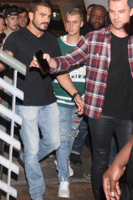 30.03 | Justin Bieber é fotografado no Rio de Janeiro, Brasil