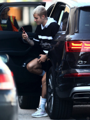 16.04 | Justin Bieber é fotografado em Miami, Flórida
