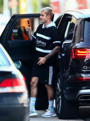 16.04 | Justin Bieber é fotografado em Miami, Flórida