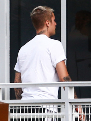16.04 | Justin Bieber é fotografado em Miami, Flórida