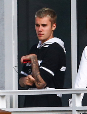 16.04 | Justin Bieber é fotografado em Miami, Flórida