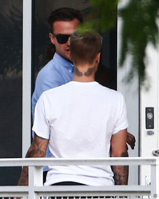 16.04 | Justin Bieber é fotografado em Miami, Flórida