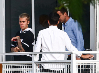 16.04 | Justin Bieber é fotografado em Miami, Flórida