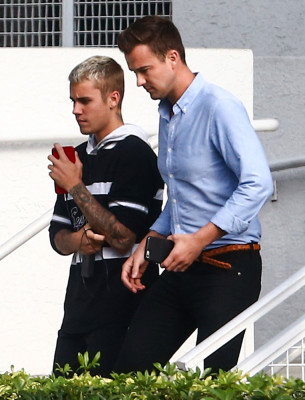16.04 | Justin Bieber é fotografado em Miami, Flórida