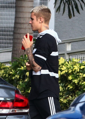 16.04 | Justin Bieber é fotografado em Miami, Flórida