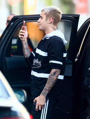16.04 | Justin Bieber é fotografado em Miami, Flórida