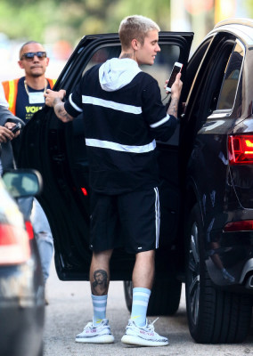 16.04 | Justin Bieber é fotografado em Miami, Flórida