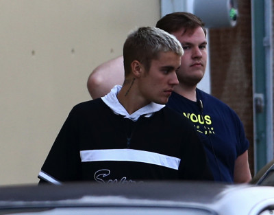 16.04 | Justin Bieber é fotografado em Miami, Flórida