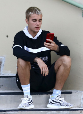 16.04 | Justin Bieber é fotografado em Miami, Flórida