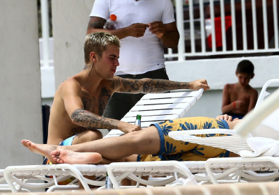 17.04 | Justin Bieber é fotografado em Miami, Flórida