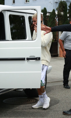 25.04 | Justin Bieber é fotografado em Beverly Hills, na Califórnia