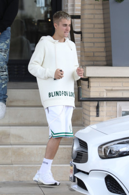 25.04 | Justin Bieber deixando a loja Barneys New York em Beverly Hills, CA