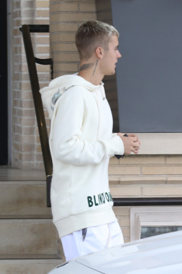 25.04 | Justin Bieber deixando a loja Barneys New York em Beverly Hills, CA