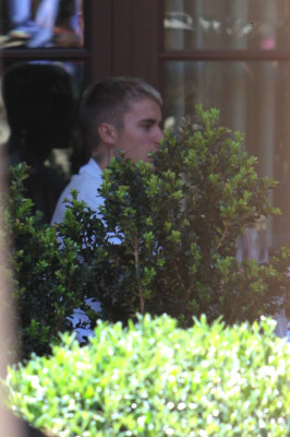 25.04 | Justin Bieber no restaurante Georgie em Beverly Hills, CA
