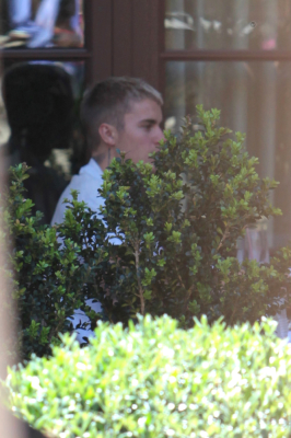 25.04 | Justin Bieber no restaurante Georgie em Beverly Hills, CA