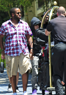 19.07 | Justin Bieber indo para seu ônibus de turnê de Reno à Los Angeles