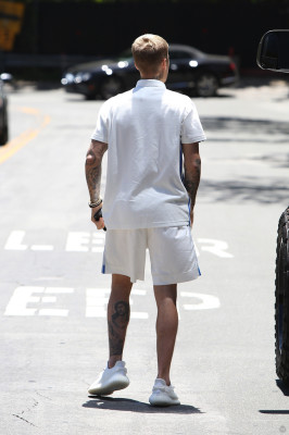 28.04 | Justin Bieber chegando em um restaurante em West Hollywood, CA