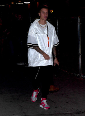 05.01 | Justin Bieber é fotografado em Nova Iorque, NY
