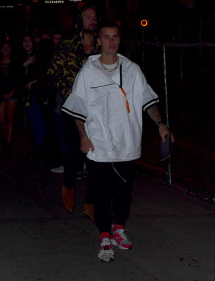 05.01 | Justin Bieber é fotografado em Nova Iorque, NY