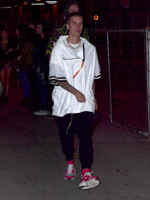 05.01 | Justin Bieber é fotografado em Nova Iorque, NY