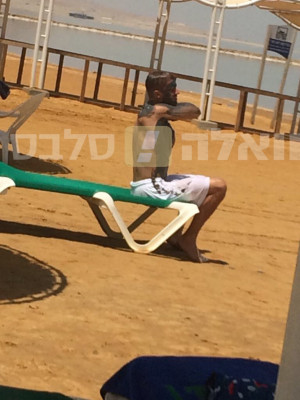 05.03 | Justin Bieber é fotografado no Mar Morto em Israel