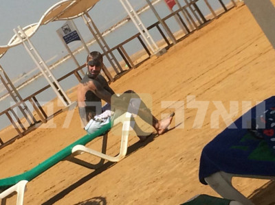 05.03 | Justin Bieber é fotografado no Mar Morto em Israel