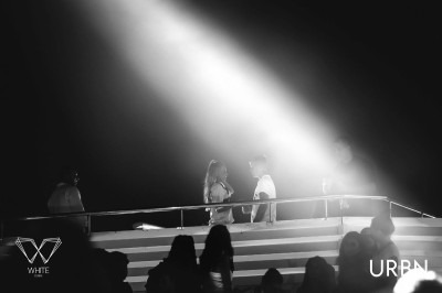 05.07 | Justin Bieber é fotografado em uma boate em Dubai, UAE