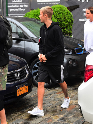 22.05 | Justin Bieber na loja Nike Factory Store em Nova Iorque
