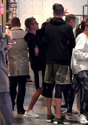 22.05 | Justin Bieber na loja Nike Factory Store em Nova Iorque
