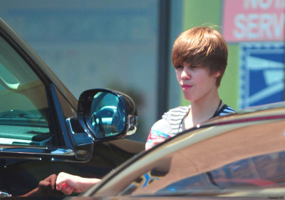 19.07 | Justin Bieber saindo para lanchar com amigos
