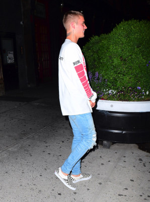 23.05 | Justin Bieber é fotografado em Nova Iorque, NY