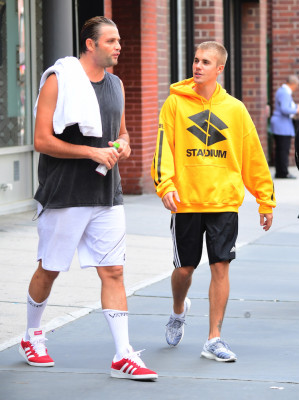 26.05 | Justin Bieber chegando no Aire Ancient Baths em Nova Iorque, NY