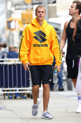 26.05 | Justin Bieber chegando no Aire Ancient Baths em Nova Iorque, NY