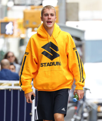 26.05 | Justin Bieber chegando no Aire Ancient Baths em Nova Iorque, NY